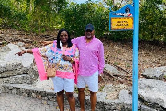 Full-Day Private Tour Bahamas City and Beach for big groups