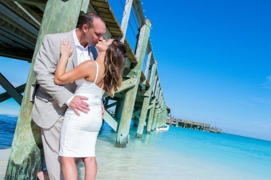 Private Photo Session with a Local Photographer in Bahamas