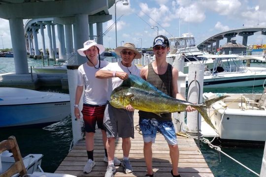 Full-Day 38ft Reel Dreams Private Fishing Charter in Nassau
