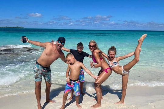 Private (Rose Island,Pigs,Snorkeling,Turtles) Half Day Charter