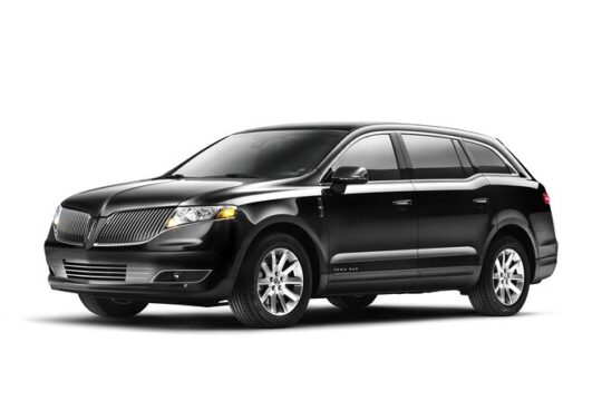Private Roundtrip Luxury Sedan Transfer