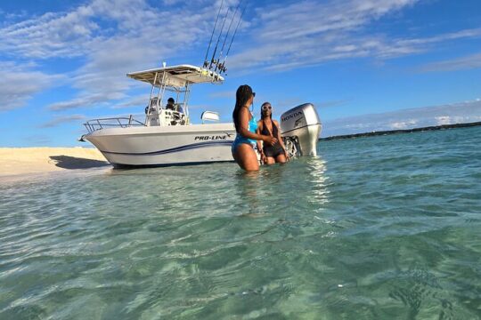 Private Center Console Boat for Sailing Bahamas Clear Waters